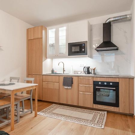 Apartment With Balcony ปราก ภายนอก รูปภาพ
