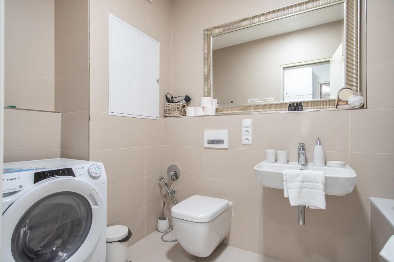 Apartment With Balcony ปราก ภายนอก รูปภาพ